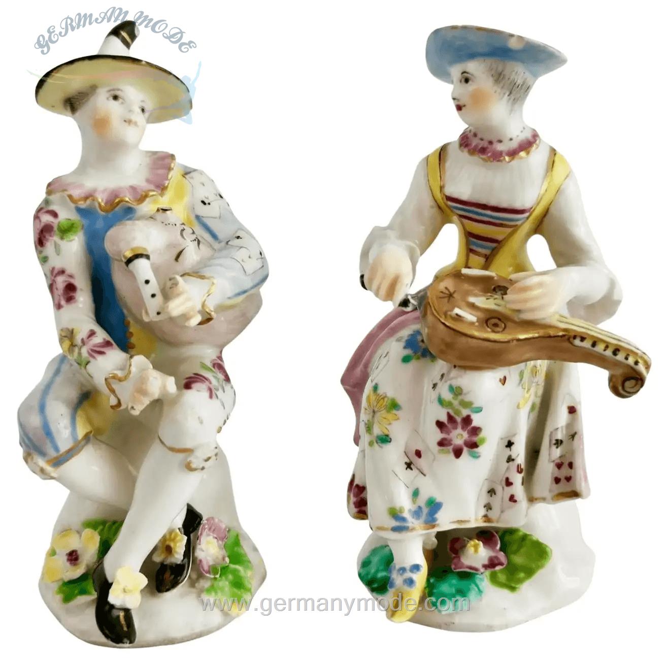 مجسمه نقاشی با دست دکوری چینی آنتیک قدیمی بو انگلستان Paar Porzellanfiguren mit Bogenschleife Arlecchino und Columbina Rokoko um 1758