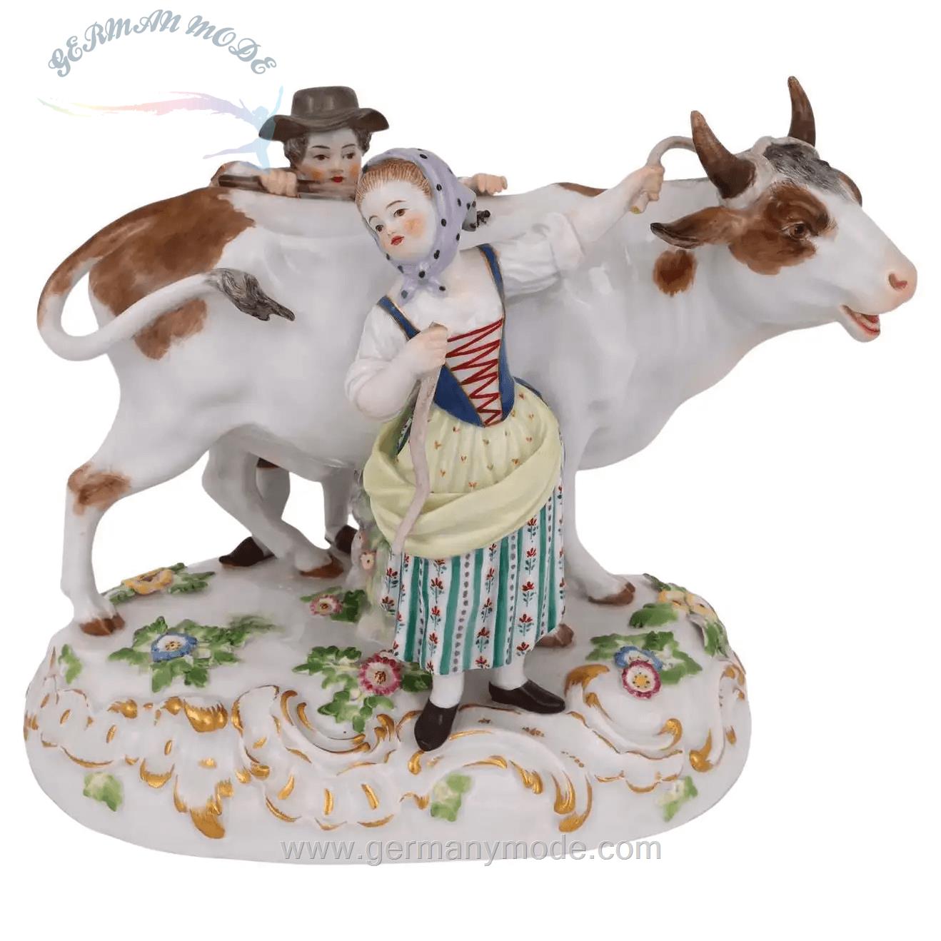مجسمه نقاشی با دست دکوری چینی آنتیک قدیمی مایسن آلمان Meissener Porzellanfigur eines Stiers mit Junge und Mädchen
