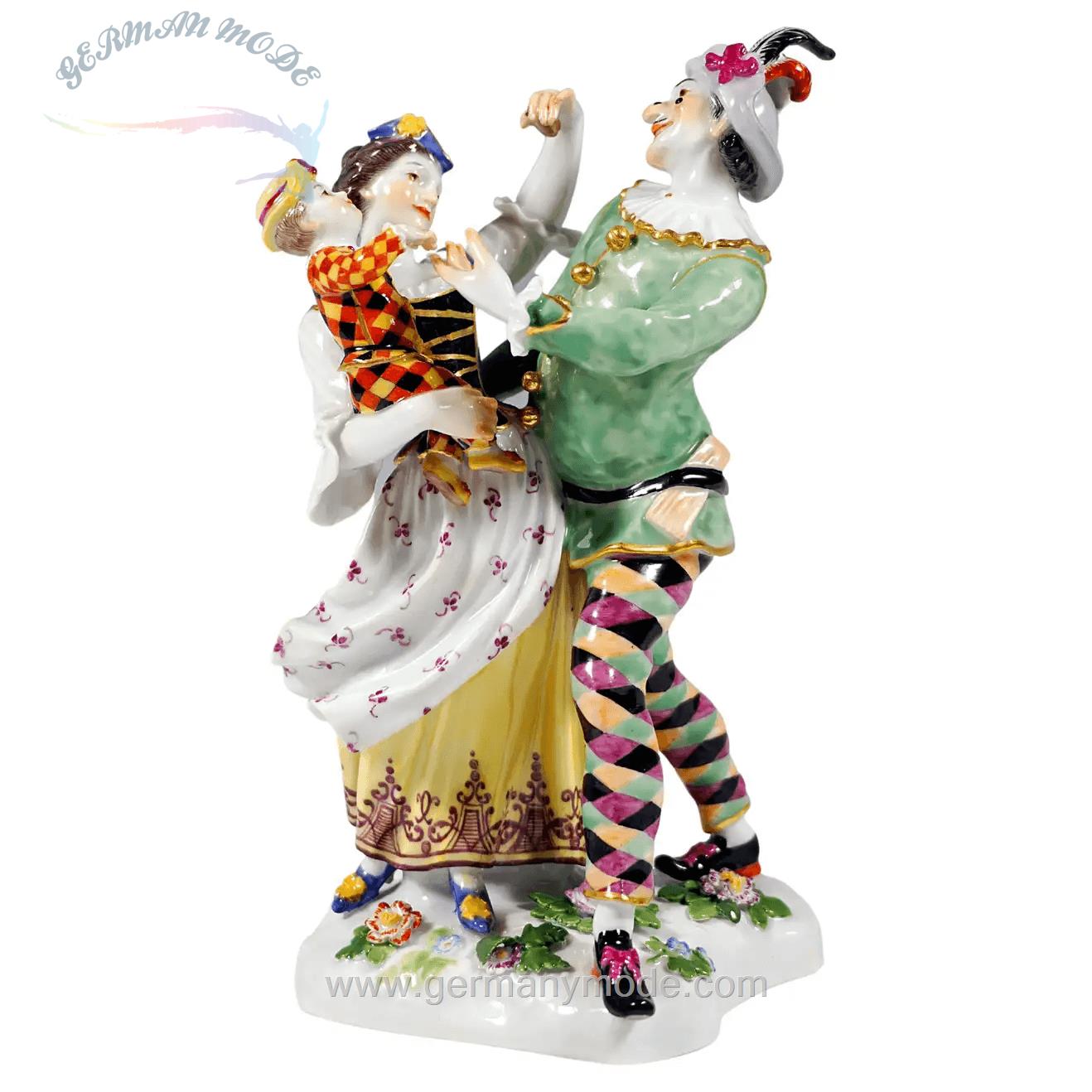 مجسمه دست ساز دکوری چینی آنتیک قدیمی مایسن آلمان Commedia DellArte Group Harlekin Familie von J J Kaendler Deutschland um 1870