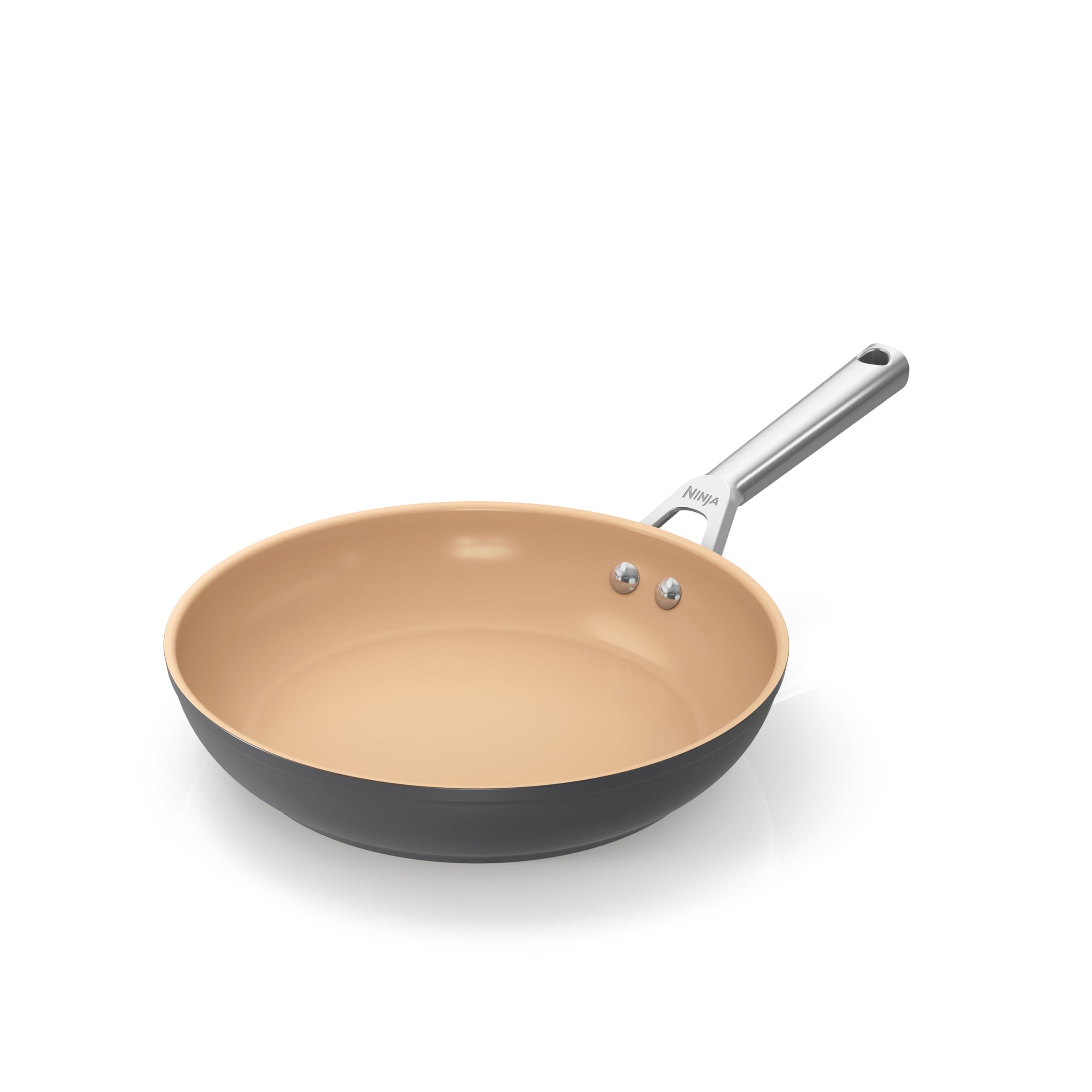 ماهیتابه سرامیکی نینجا مدل Extended Life سایز 24 سانتی‌متر، روکش نچسب (بدون PFA، PFOA، سرب یا کادمیوم)، مناسب برای پخت القایی، دسته استیل ضد زنگ، مناسب برای فر تا دمای 285 درجه سانتیگراد، به رنگ سفالی و خاکستری، ماهیتابه CW90024DE سایز 24 سانتی‌متر