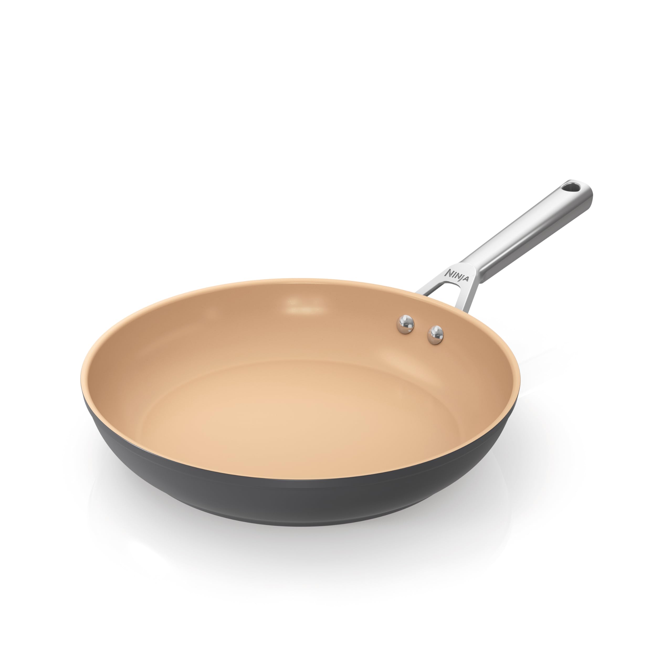ماهیتابه سرامیکی نینجا با طول عمر طولانی ۲۸ سانتی‌متر، پوشش نچسب (بدون PFA، PFOA، سرب یا کادمیوم)، راحتی القایی، دسته استیل ضد زنگ، مناسب برای فر تا دمای ۲۸۵ درجه سانتیگراد، قابلمه ۲۸ سانتی‌متری CW90028EUUKDB