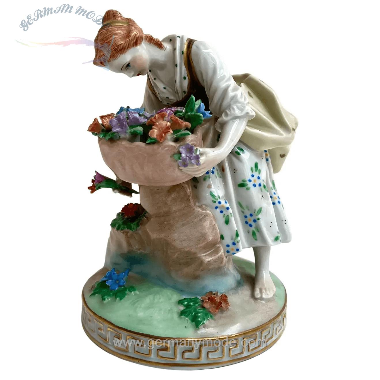 مجسمه دست ساز دکوری چینی درسدن آلمان Verschnörkelte Vintage Figur einer Dame mit Blumen Dresden Deutschland