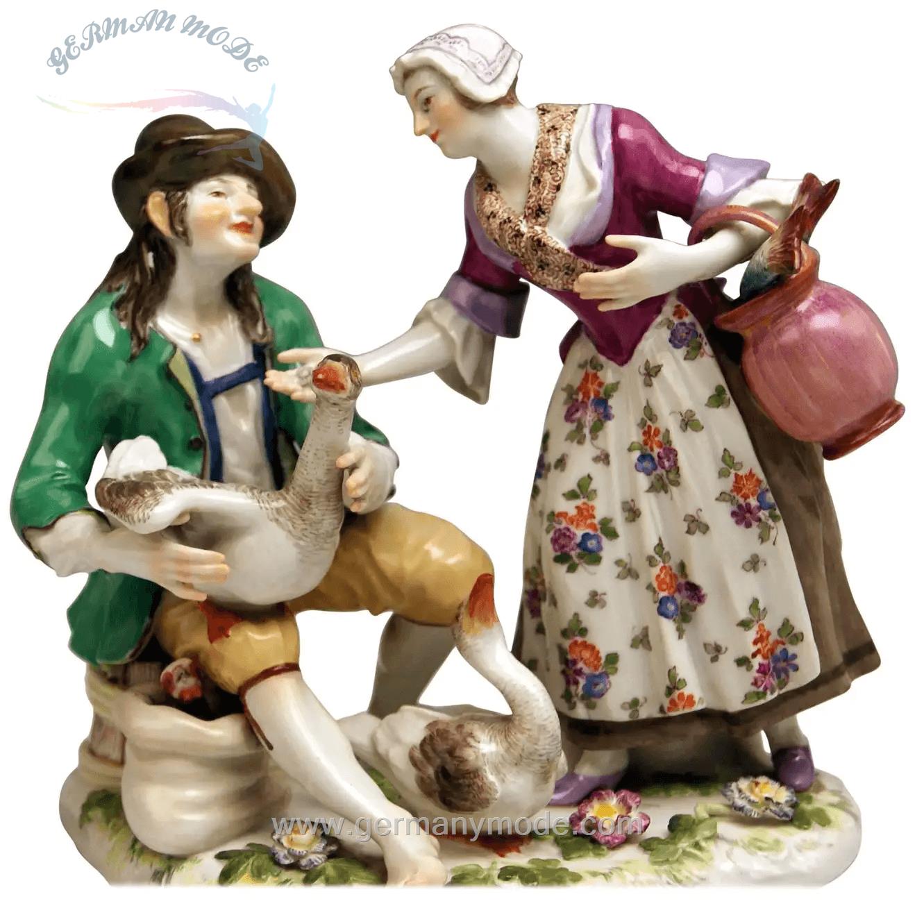 مجسمه دست ساز دکوری چینی آنتیک قدیمی Meissener Deal mit Gänseblümchen Modell 720 Johann Joachim Kaendler hergestellt um 1850 1860