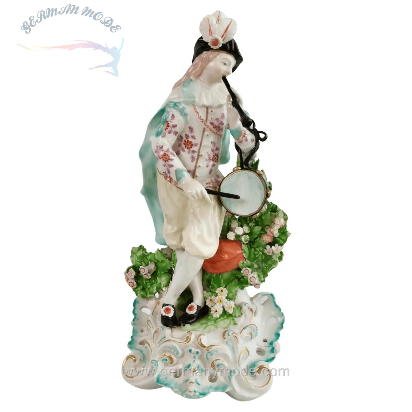 مجسمه نقاشی با دست دکوری چینی آنتیک قدیمی Porzellanfigur eines Musikers mit Wappen und Hafen Rokoko um 1765
