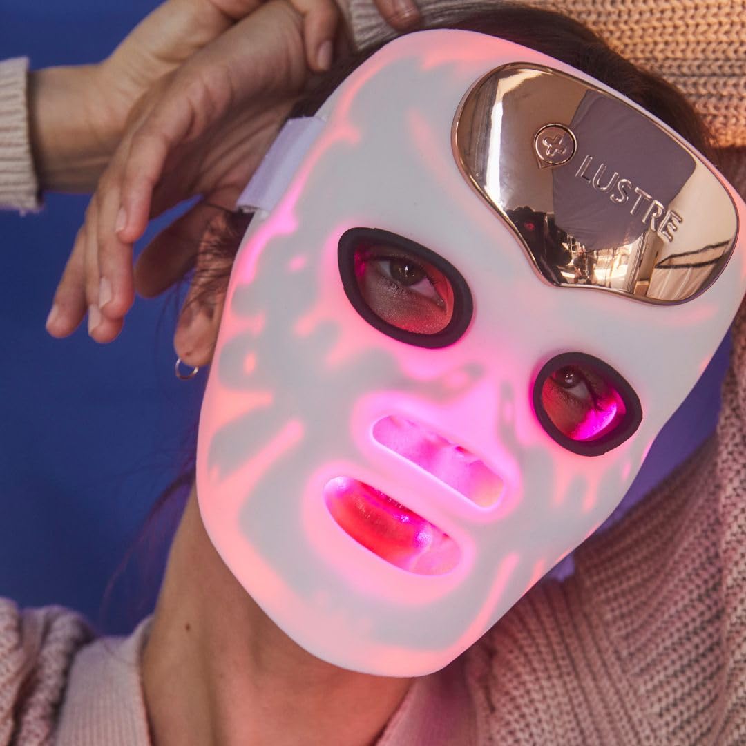 خرید از آمازون - LUSTRE® ClearSkin RENEW PRO FACEWEAR LED Beauty Light Therapy Mask | سریع، بی‌سیم، انعطاف‌پذیر برای روشن‌تر، سفت‌تر و صاف‌تر به نظر رسیدن پوست. کنترل برنامه سفارشی