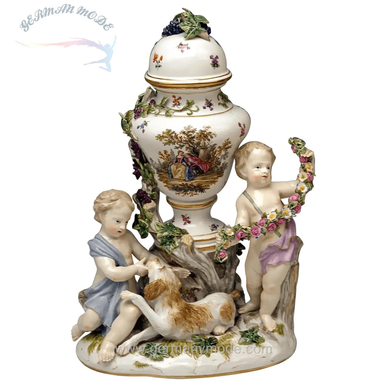مجسمه دست ساز دکوری چینی آنتیک قدیمی Meissener Urnenvase mit zwei Putten von Kaendler Modell 1009 hergestellt um 1830 1840