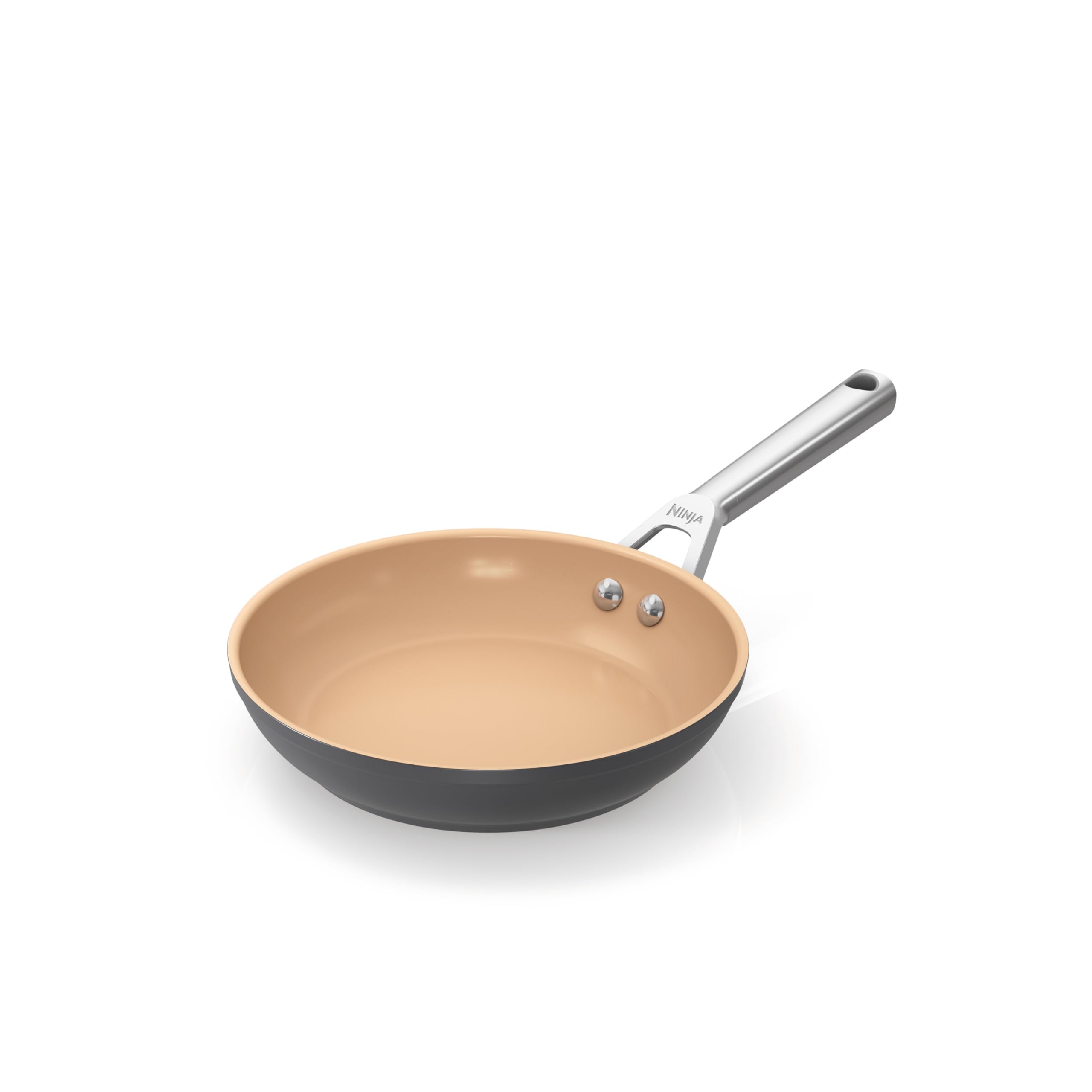 ماهیتابه سرامیکی نینجا مدل Extended Life سایز 20 سانتی‌متر، روکش نچسب (بدون PFA، PFOA، سرب یا کادمیوم)، مناسب برای اجاق القایی، دسته استیل ضد زنگ، قابل استفاده در فر تا دمای 285 درجه سانتیگراد، به رنگ سفالی و خاکستری، ماهیتابه CW90020DE سایز 20 سانتی‌متر